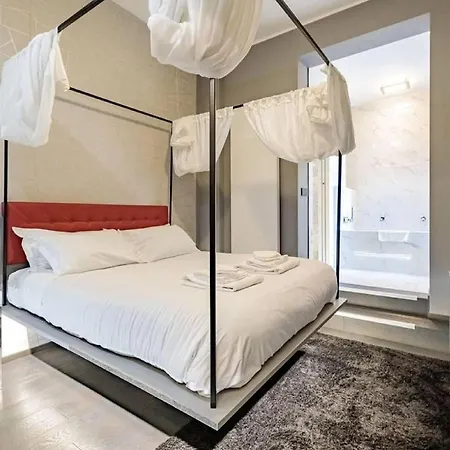 Stylish 4-bedroom In Nyaraló