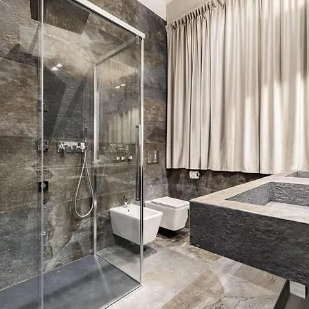 Stylish 4-bedroom In Milánó