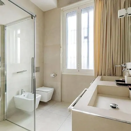 Stylish 4-bedroom In Milánó