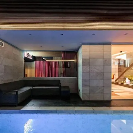 Stylish 4-bedroom In Nyaraló Milánó