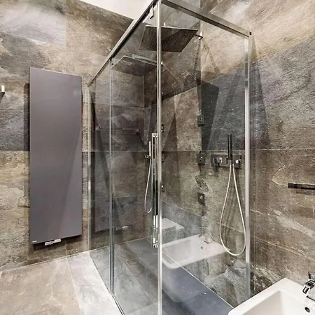 Stylish 4-bedroom In * Milánó