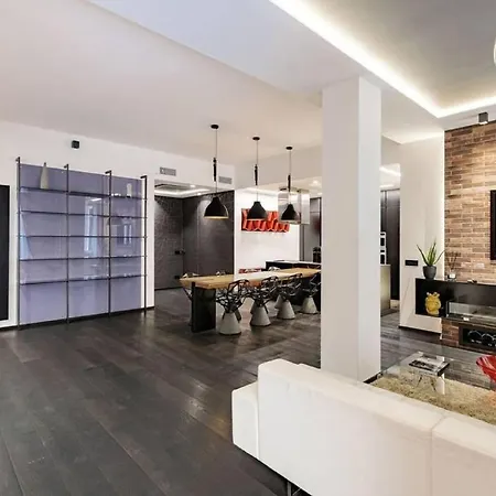 Stylish 4-bedroom In * Milánó