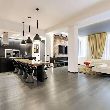 Stylish 4-bedroom In Nyaraló *